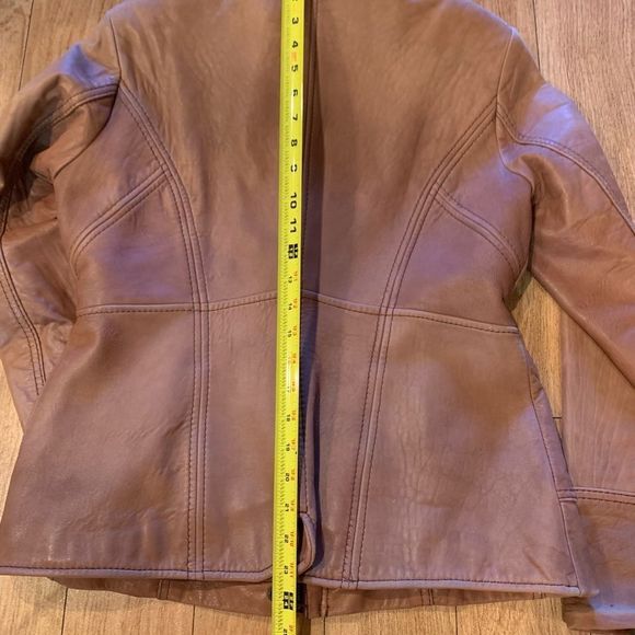 Jones New York leather jacket size L
Excellent Pre-owned Condition - Picture 11 of 11